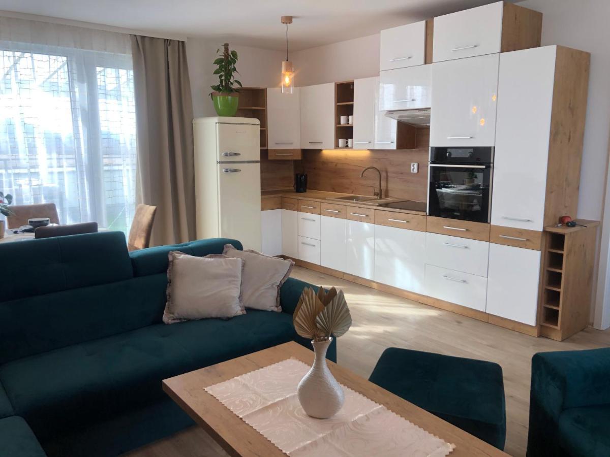Tatra Billetee Apartman S Luxusnym Vyhladom Na Vysoketatry A Sukromnym Wellness Попрад Экстерьер фото