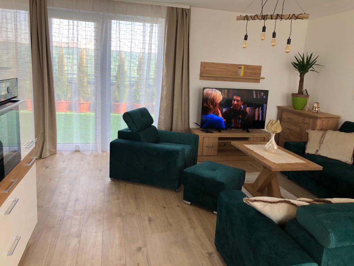 Tatra Billetee Apartman S Luxusnym Vyhladom Na Vysoketatry A Sukromnym Wellness Попрад Экстерьер фото